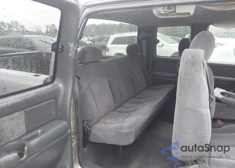 2000 Chevrolet Silverado 1500 Ls z USA, uszkodzony, nr VIN 2GCEC19T5Y1145714